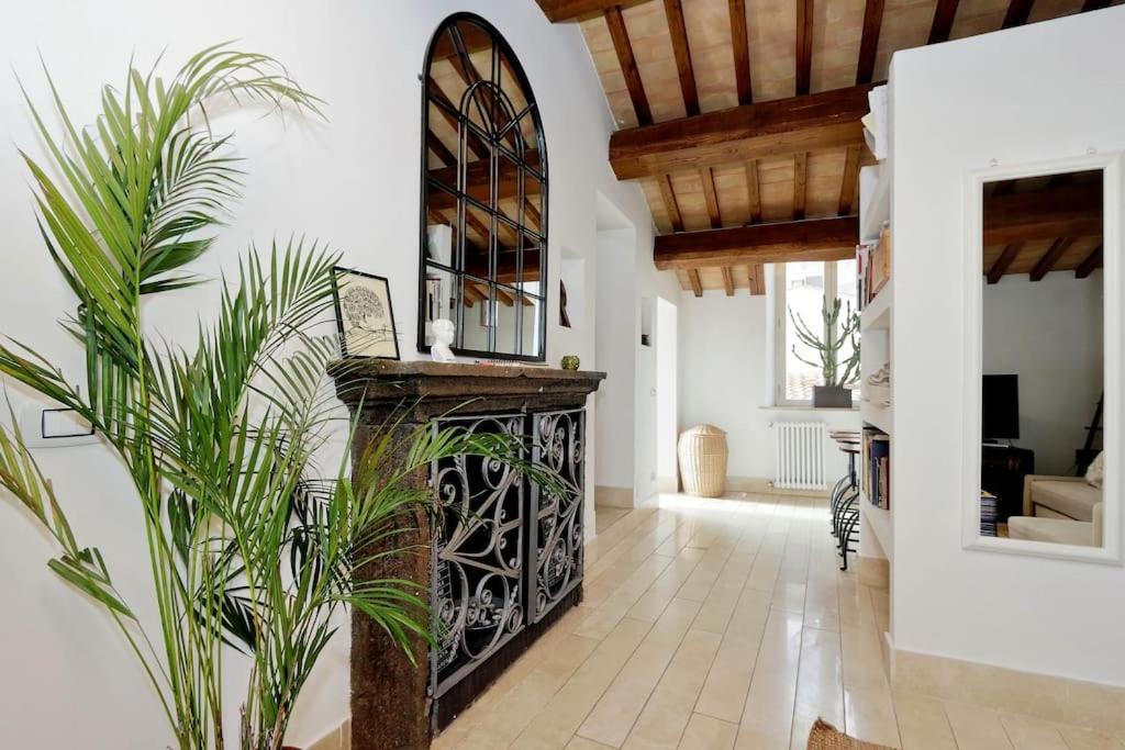 Pantheon Stylish Attic Rom